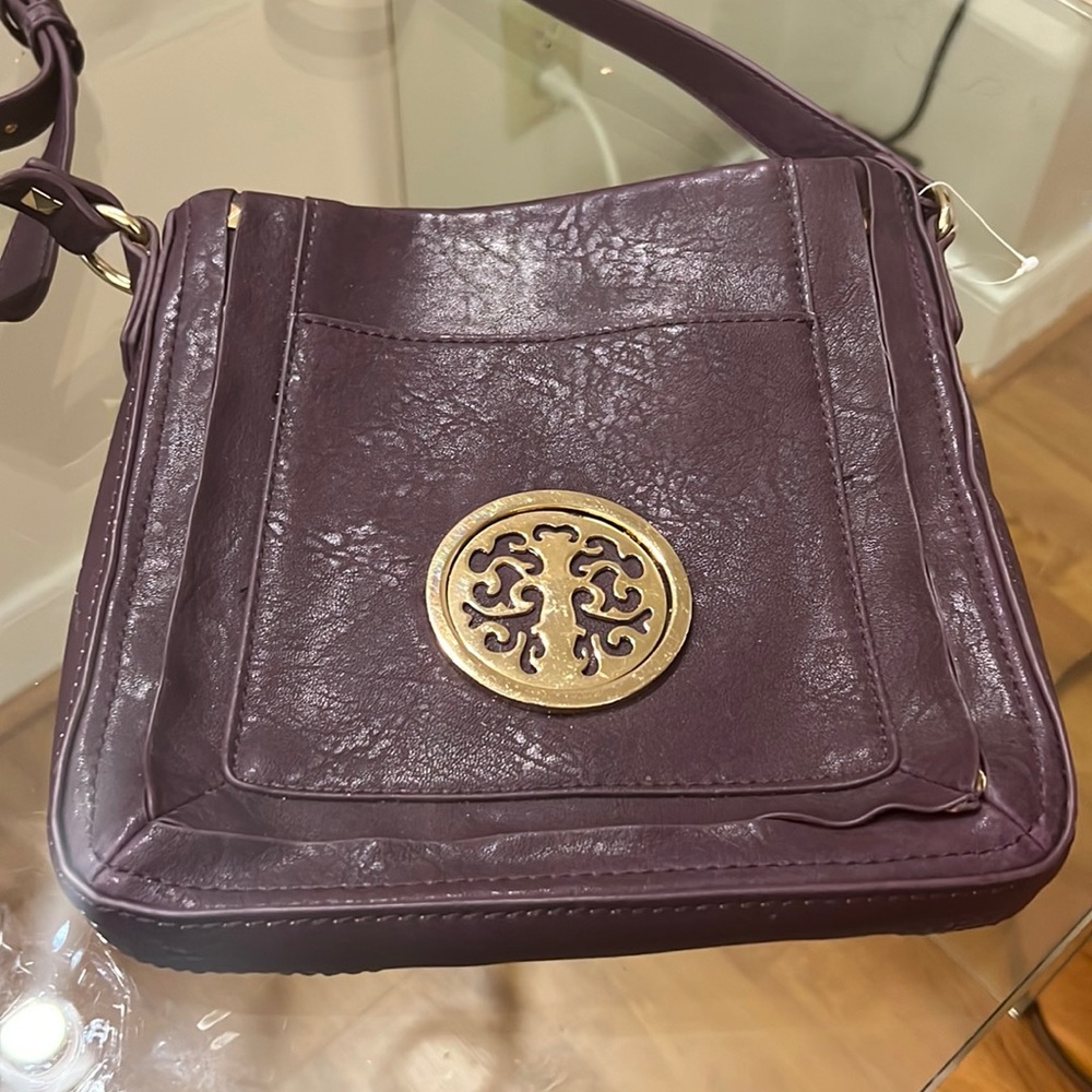 LEATHER PURPLE & GOLD SHOULDER PURSE!